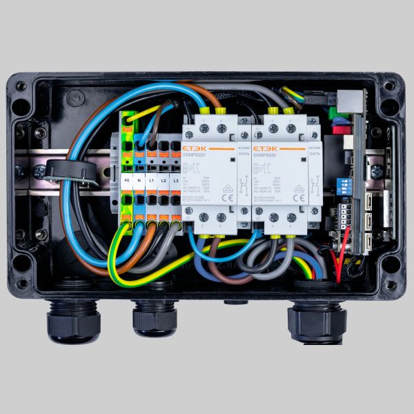 https://shop.warp-charger.com/media/catalog/product/cache/0ee050c3ffc3555709b9bb6062f4d7e9/w/a/warp4_smart_open_from_top_1200x1200_9.jpg